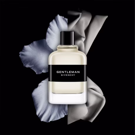 Gentleman Eau de Toilette аромат – стилна бутилка Givenchy върху светъл фон