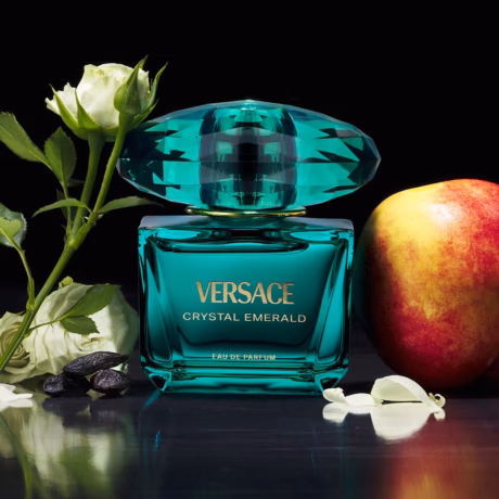 Флакон на Versace Emerald Crystal за жени с изискан кристален капак и стилна опаковка