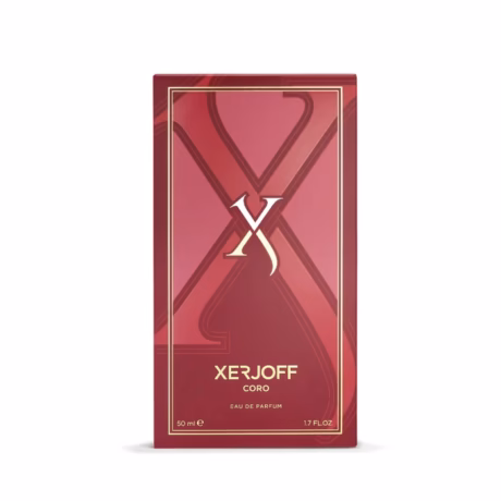Флакон Xerjoff Coro върху светъл фон с акцент върху розовия дизайн