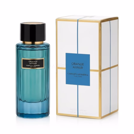 Свеж аромат Carolina Herrera Orange Affair върху светъл цитрусов фон