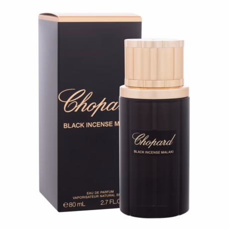 Детайл на бутилката Chopard Black Incense Malaki със златно лого и елегантна форма