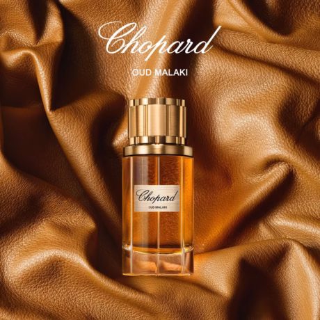 Chopard Oud Malaki върху тъмен фон, подчертаващ богатия ориенталски характер.
