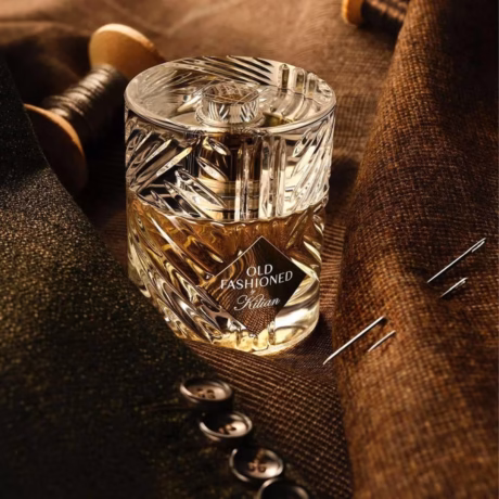 KILIAN PARIS Old Fashioned оригинален нишов аромат върху стилен фон