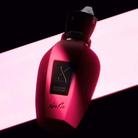 Xerjoff NeoRio Pink оригинален нишов аромат върху стилен фон