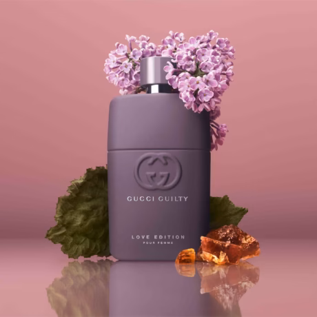 Gucci Guilty Love Edition Pour Femme оригинален дамски аромат върху стилен фон