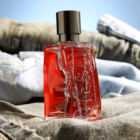 Детайлен изглед на флакона Diesel D RED For Men