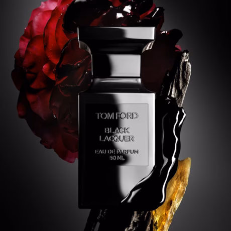 Tom Ford Black Lacquer – елегантен тъмен флакон с мистериозен дървесен аромат